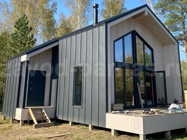 Летний дом с отоплением, с террасой и панорамным остеклением