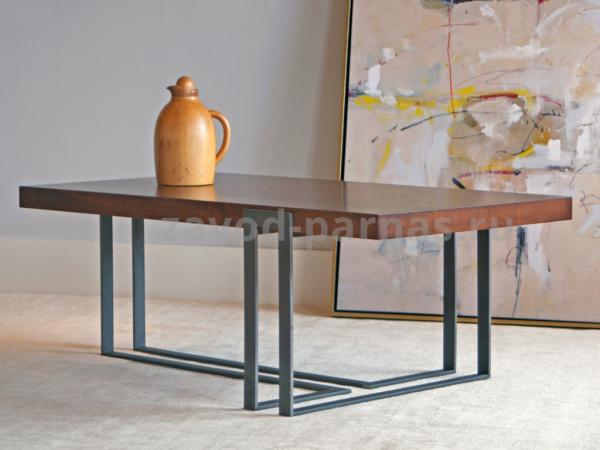Журнальный столик в стиле лофт из дерева и металла