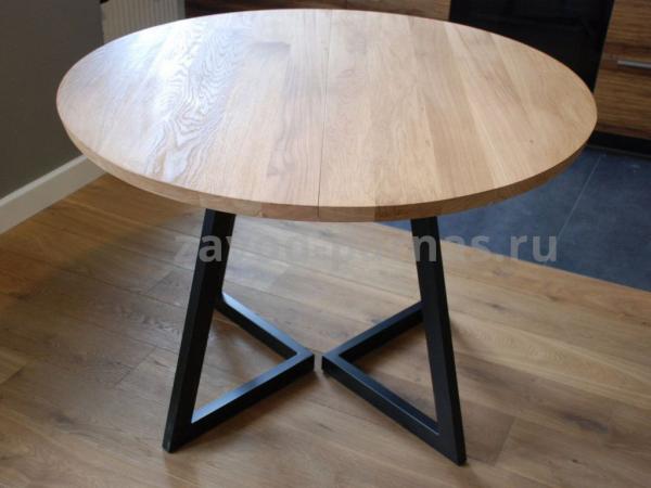 Круглый стол в стиле лофт из металла и дерева